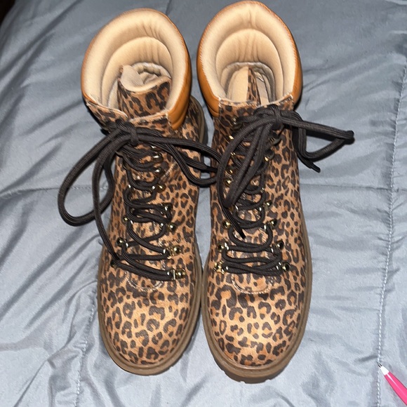 Ann Taylor leopard print combat boots! Super Cute! - Picture 4 of 8